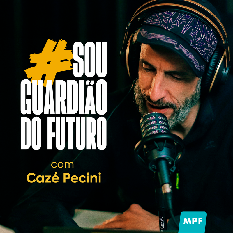 Imagem de Cazé Pecini com auscultadores a falar ao microfone num estúdio, acompanhada do texto "#SOU GUARDIÃO DO FUTURO com Cazé Pecini" e da marca do MPF no canto inferior direito.