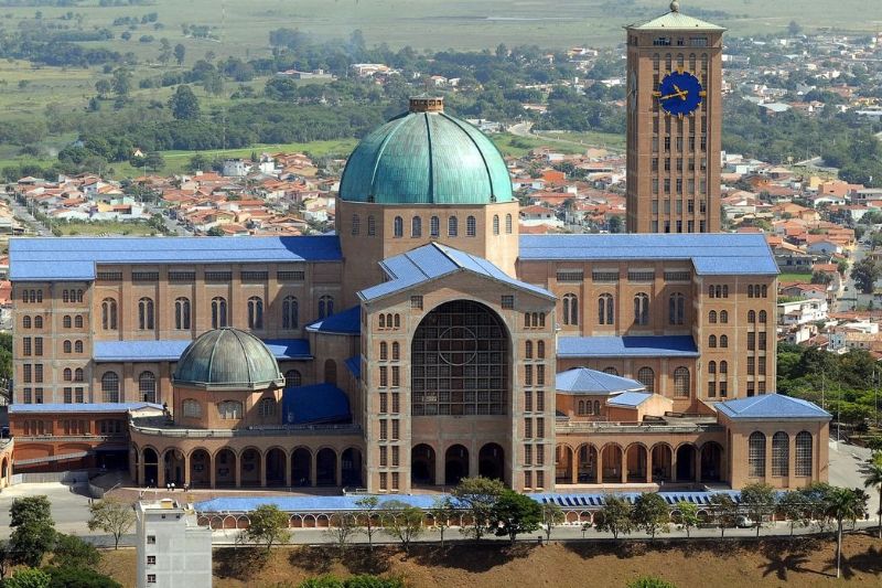Imagem aérea mostra Basílica de Nossa Senhora Aparecida