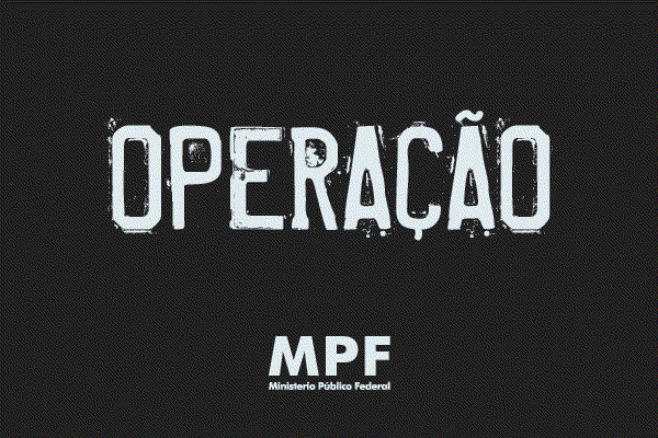 Imagem com fundo preto em textura sutil. No centro superior, destaca-se a palavra "OPERAÇÃO" em letras maiúsculas, na cor branca e leve acabamento desgastado. Abaixo, centralizada, está a marca do MPF (Ministério Público Federal), com a sigla em letras brancas e em negrito, acompanhada pelo nome por extenso "Ministério Público Federal" escrito em tamanho menor logo abaixo.